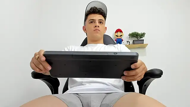 Snapshot of Mikecooper chatting on 10/07/25, 12:30 Mikecooper online show from 10/07/25, 12:30