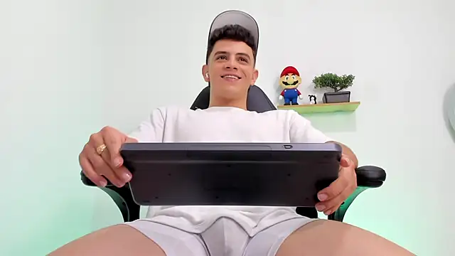 Snapshot of Mikecooper chatting on 10/23/25, 01:38 Mikecooper online show from 10/23/25, 01:38