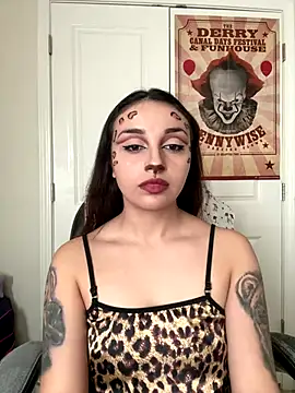 CharmingMaddie online show from 12/17/25, 04:57