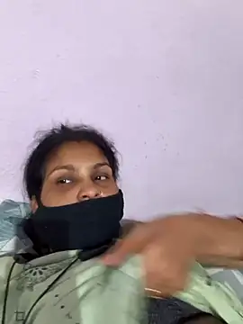 Love-pari077 online show from 11/11/25, 04:07