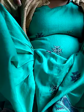 Love-pari077 online show from 12/18/25, 04:07