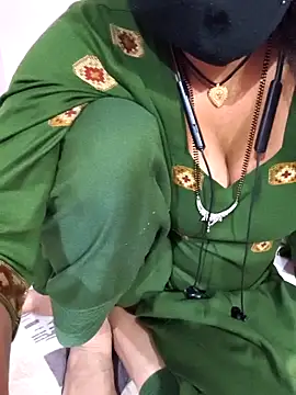 Love-pari077 online show from 01/18/26, 02:43