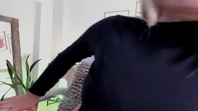 victoria giraldo online show from 12/18/25, 08:31