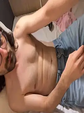 Snapshot of Frankieyyy1 chatting on 10/08/25, 02:14 Frankieyyy1 online show from 10/08/25, 02:14