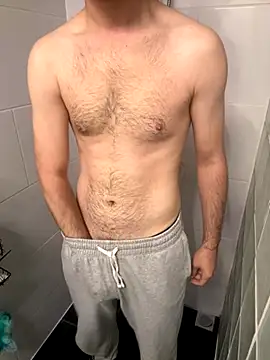 Snapshot of Frankieyyy1 chatting on 11/20/25, 03:28 Frankieyyy1 online show from 11/20/25, 03:28