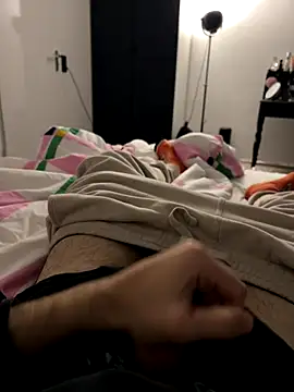 Snapshot of Frankieyyy1 chatting on 12/20/25, 10:06 Frankieyyy1 online show from 12/20/25, 10:06