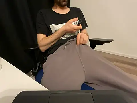 Frankieyyy1 online show from 04/24/26, 10:45