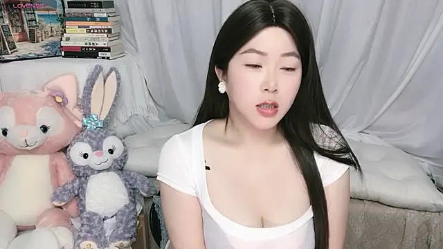Snapshot of Emmaq996 chatting on 05/14/26, 03:35 Emmaq996 online show from 05/14/26, 03:35