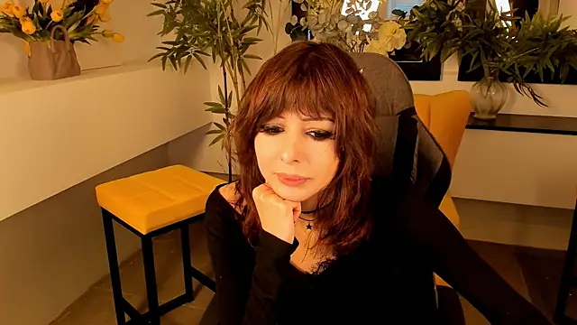 Snapshot of CrystallBloom chatting on 09/11/25, 01:22 CrystallBloom online show from 09/11/25, 01:22