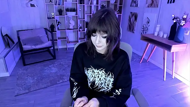 Snapshot of CrystallBloom chatting on 10/01/25, 01:11 CrystallBloom online show from 10/01/25, 01:11