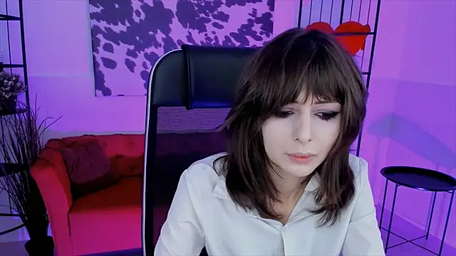 Snapshot of CrystallBloom chatting on 10/07/25, 02:31 CrystallBloom online show from 10/07/25, 02:31