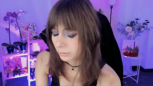 Snapshot of CrystallBloom chatting on 12/16/25, 04:12 CrystallBloom online show from 12/16/25, 04:12