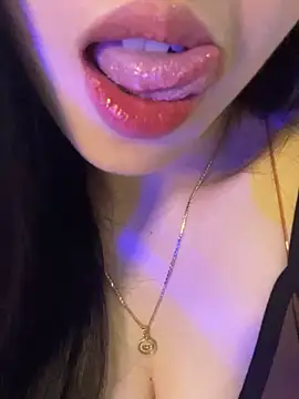 Snapshot of Mon_monbaby chatting on 11/05/25, 06:19 Mon monbaby online show from 11/05/25, 06:19