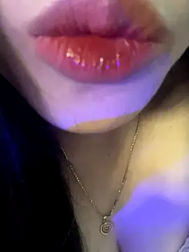 Snapshot of Mon_monbaby chatting on 11/12/25, 06:52 Mon monbaby online show from 11/12/25, 06:52