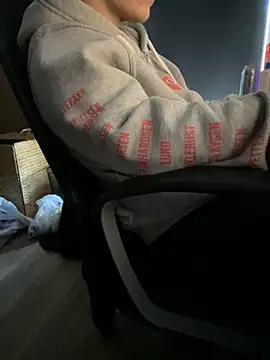 solooboy18 online show from 09/28/25, 11:48