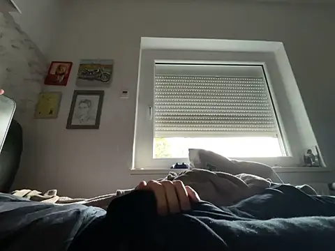 xmilolivex online show from 02/15/26, 08:35