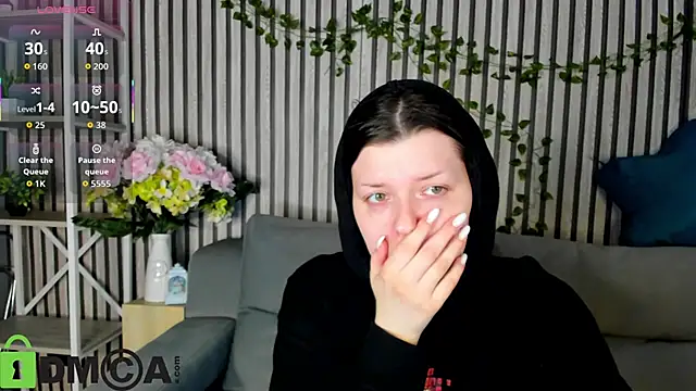 Michele Greenn online show from 11/22/25, 05:01