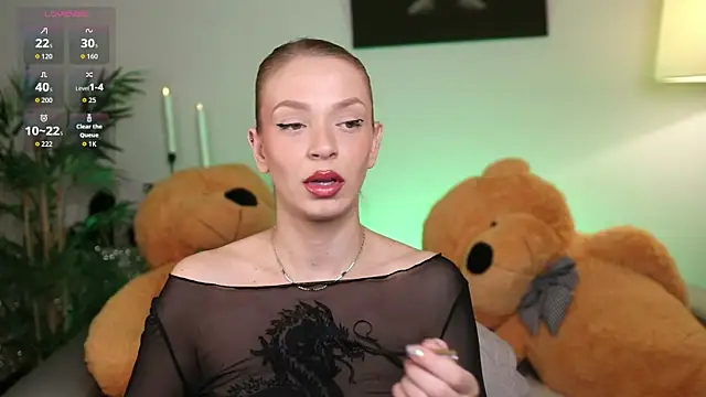 NovaHollisx online show from 12/18/25, 05:02