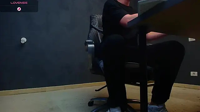 EnzoRace online show from 10/18/25, 04:26