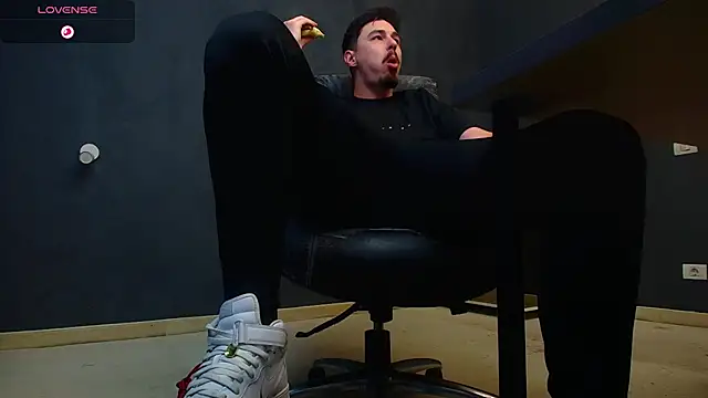 EnzoRace online show from 10/31/25, 06:47