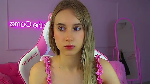 VictoriaHopsons online show from 11/19/25, 06:08