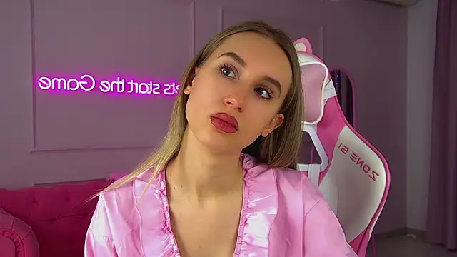 VictoriaHopsons online show from 11/29/25, 06:38