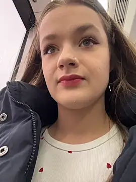 KittyQueeny online show from 12/15/25, 12:09