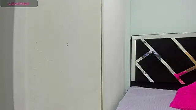 iisabella noa online show from 10/21/25, 01:45