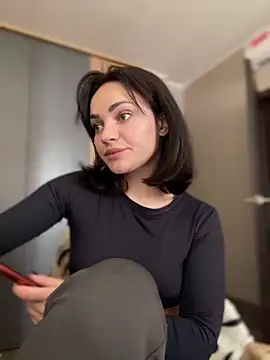 SaraLow online show from 03/26/26, 12:33