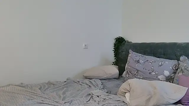 May suki online show from 09/18/25, 06:21