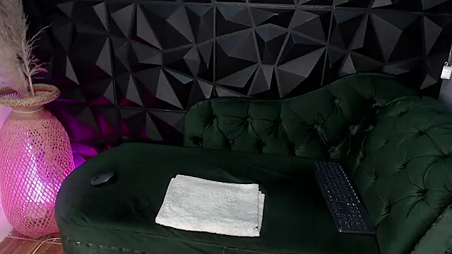 helenasaenz online show from 10/23/25, 12:48