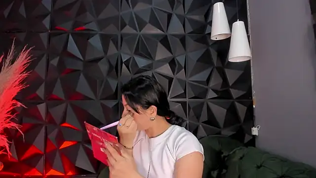 helenasaenz online show from 12/16/25, 12:32