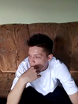 Snapshot of elinnki chatting on 10/25/25, 06:02 elinnki online show from 10/25/25, 06:02