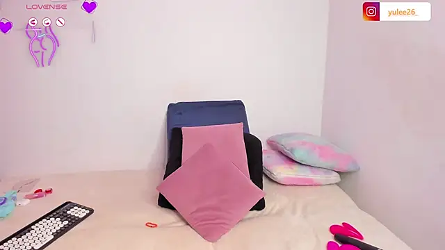 Snapshot of Brandy_brown_ chatting on 11/13/25, 01:48 Brandy brown online show from 11/13/25, 01:48