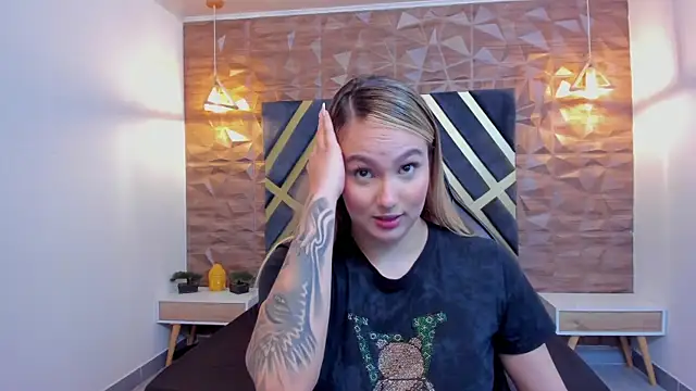 Emmaa white  online show from 01/12/26, 05:18