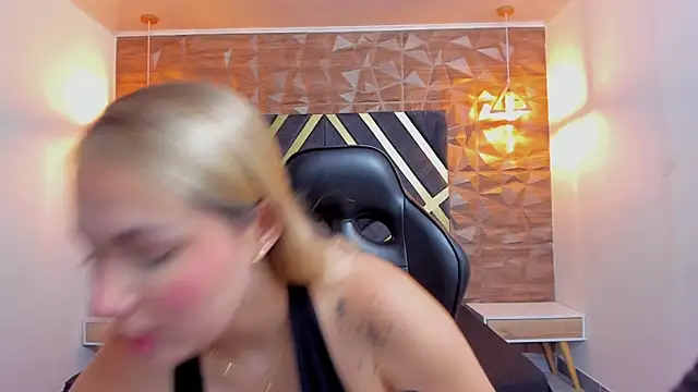 Emmaa white  online show from 05/02/26, 05:18