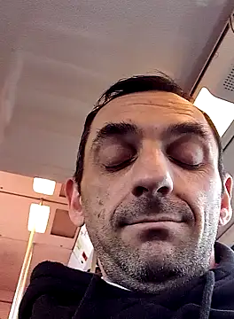 Snapshot of hotmen83 chatting on 03/25/26, 12:44 hotmen83 online show from 03/25/26, 12:44