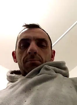 Snapshot of hotmen83 chatting on 04/13/26, 10:04 hotmen83 online show from 04/13/26, 10:04