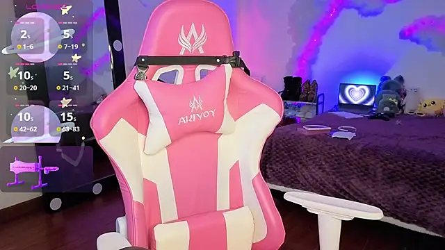 larah uwu online show from 11/17/25, 07:41