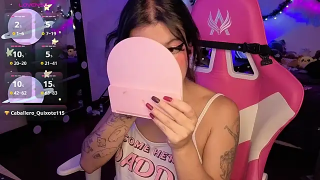 larah uwu online show from 12/18/25, 07:53