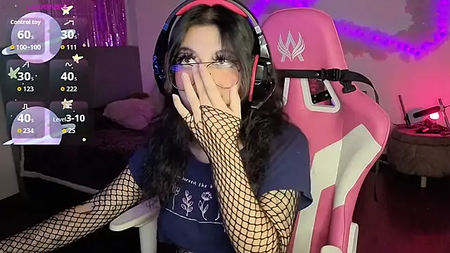 larah uwu online show from 01/13/26, 08:03