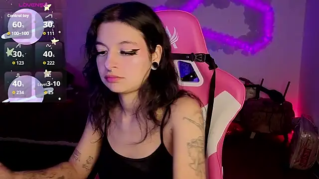 larah uwu online show from 02/21/26, 07:37