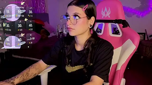 larah uwu online show from 02/26/26, 07:57