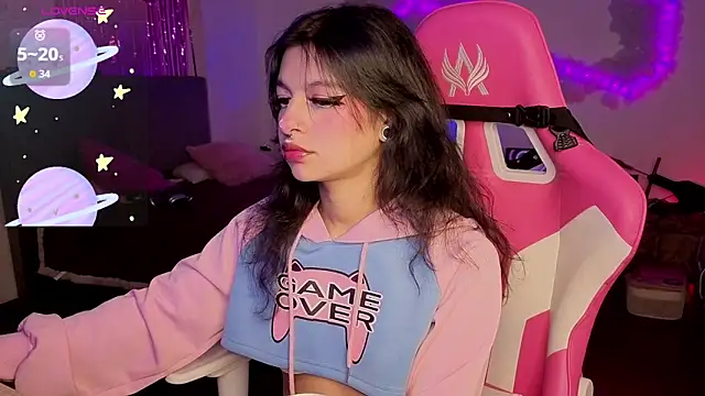 larah uwu online show from 03/28/26, 08:30