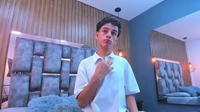 Snapshot of owen__johnson chatting on 01/18/26, 11:47 owen johnson online show from 01/18/26, 11:47