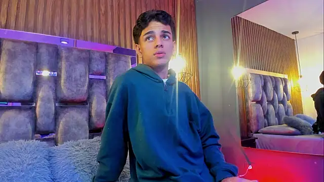 Snapshot of owen__johnson chatting on 02/04/26, 12:22 owen johnson online show from 02/04/26, 12:22