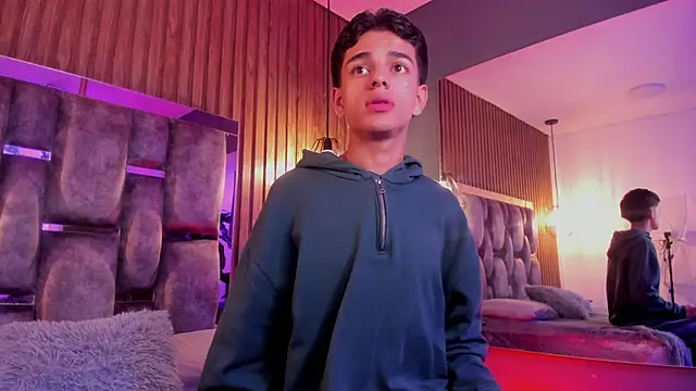 Snapshot of owen__johnson chatting on 02/13/26, 12:01 owen johnson online show from 02/13/26, 12:01