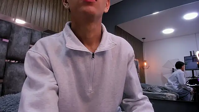 Snapshot of owen__johnson chatting on 02/14/26, 12:02 owen johnson online show from 02/14/26, 12:02