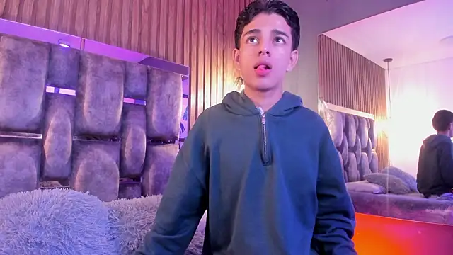 Snapshot of owen__johnson chatting on 02/15/26, 12:03 owen johnson online show from 02/15/26, 12:03