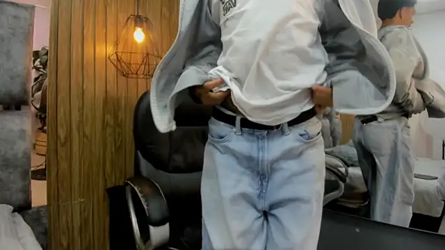 Snapshot of owen__johnson chatting on 02/21/26, 11:44 owen johnson online show from 02/21/26, 11:44